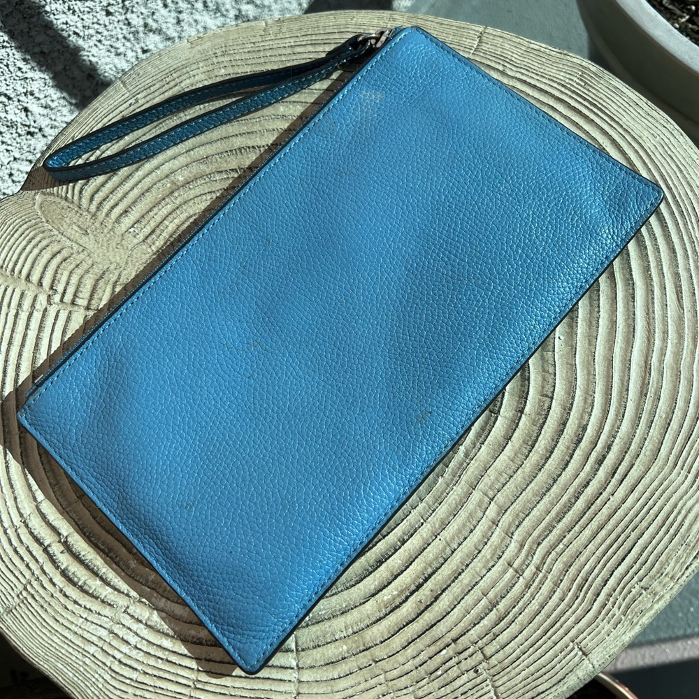 ꧁ Michael Kors Bedford Large Leather Zip Clutch in ‘Sky Blue’ ꧂ - Picture 2 of 7